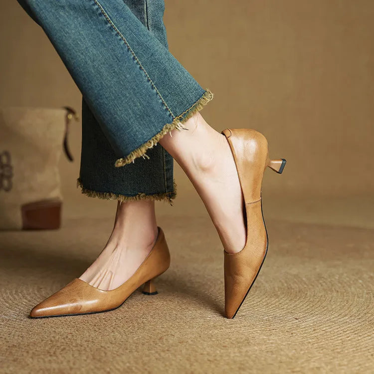 Serelina - Elegant Pointed-Toe Kitten Heel Pump
